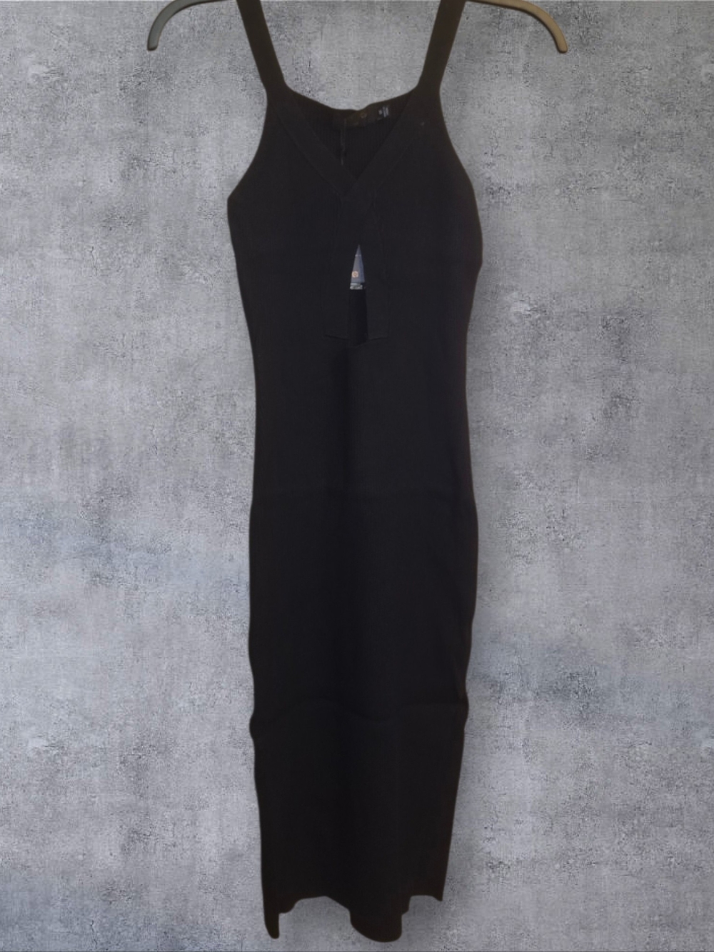 Sleek Black Maxi Dress with Front Keyhole